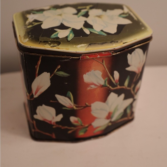Floral Tea Tin Box with Magnolia Design - Picture 10 of 10